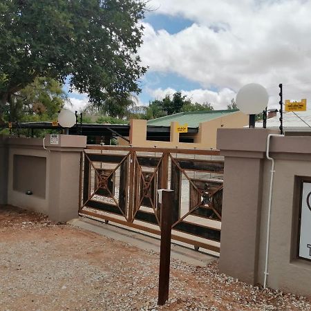 Gemutlich Guesthouse Upington Bagian luar foto