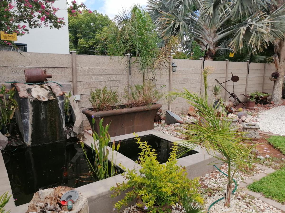 Gemutlich Guesthouse Upington Bagian luar foto