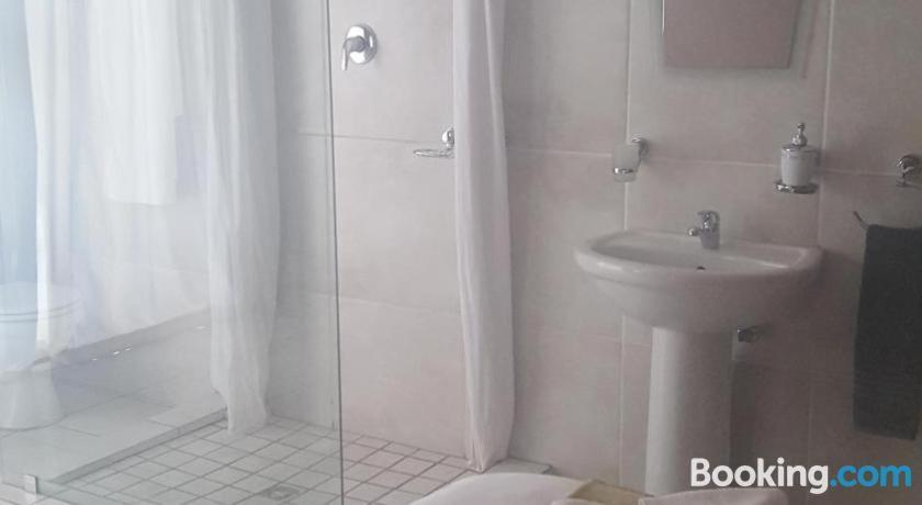 Gemutlich Guesthouse Upington Bagian luar foto