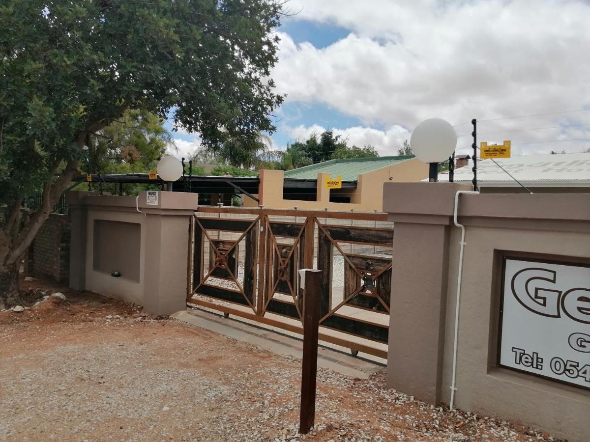 Gemutlich Guesthouse Upington Bagian luar foto