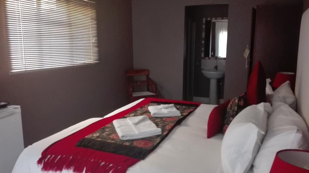 Gemutlich Guesthouse Upington Bagian luar foto