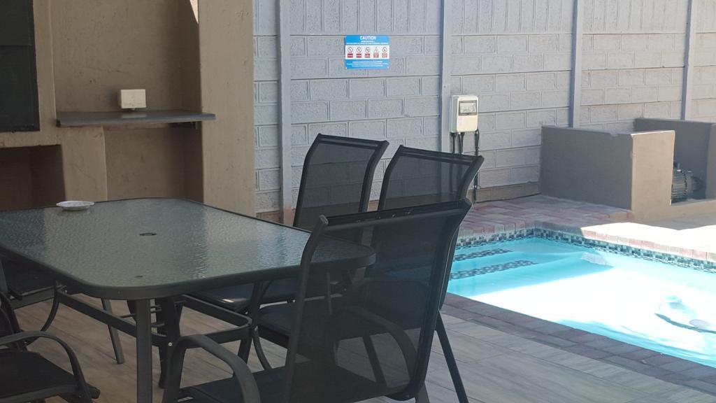 Gemutlich Guesthouse Upington Bagian luar foto