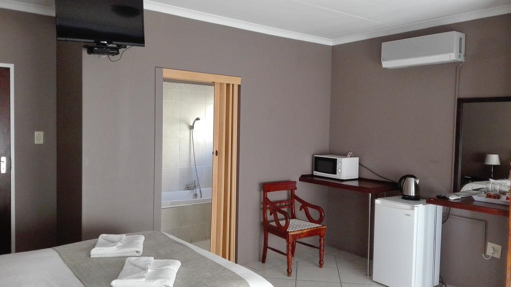 Gemutlich Guesthouse Upington Bagian luar foto