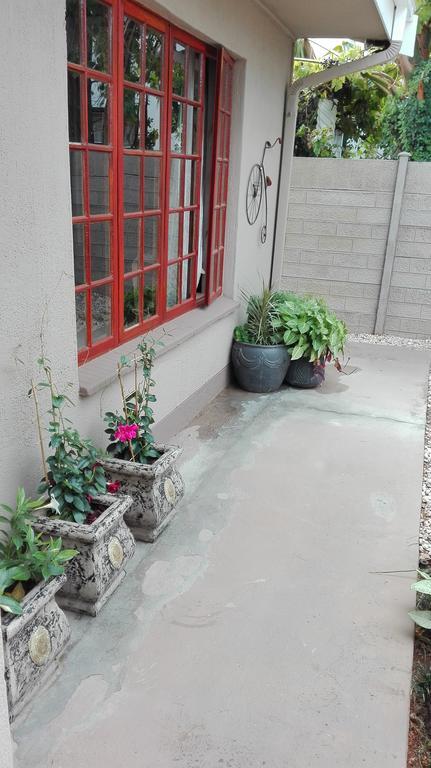 Gemutlich Guesthouse Upington Bagian luar foto