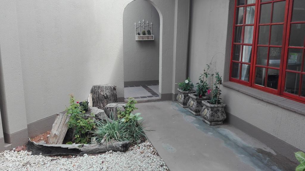 Gemutlich Guesthouse Upington Bagian luar foto