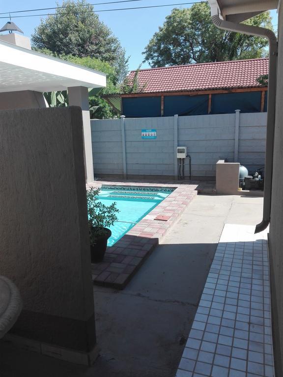 Gemutlich Guesthouse Upington Bagian luar foto