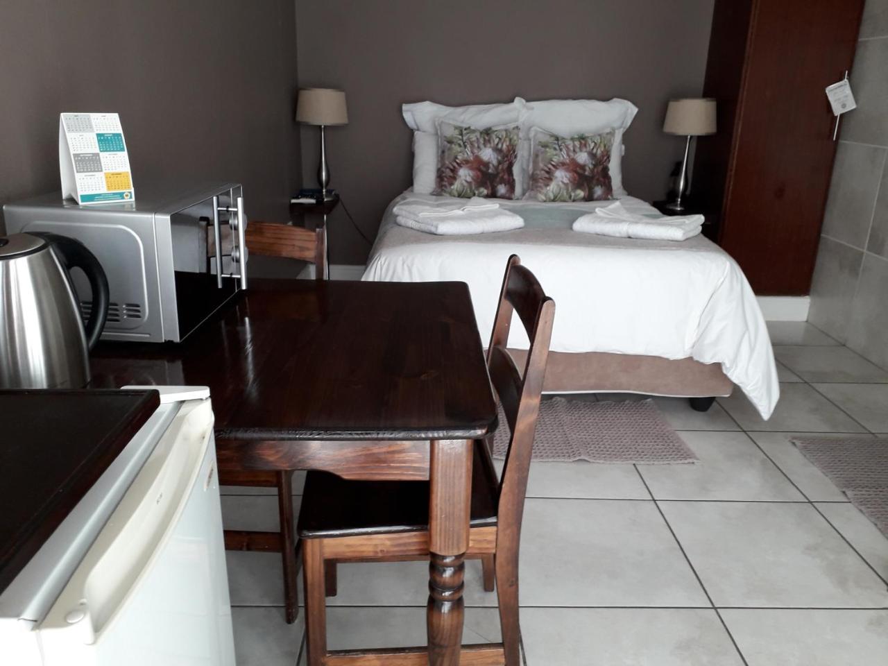 Gemutlich Guesthouse Upington Bagian luar foto