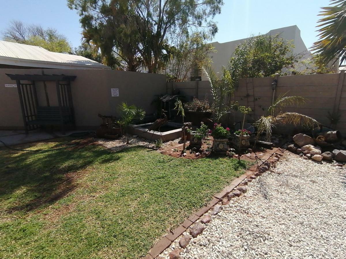 Gemutlich Guesthouse Upington Bagian luar foto