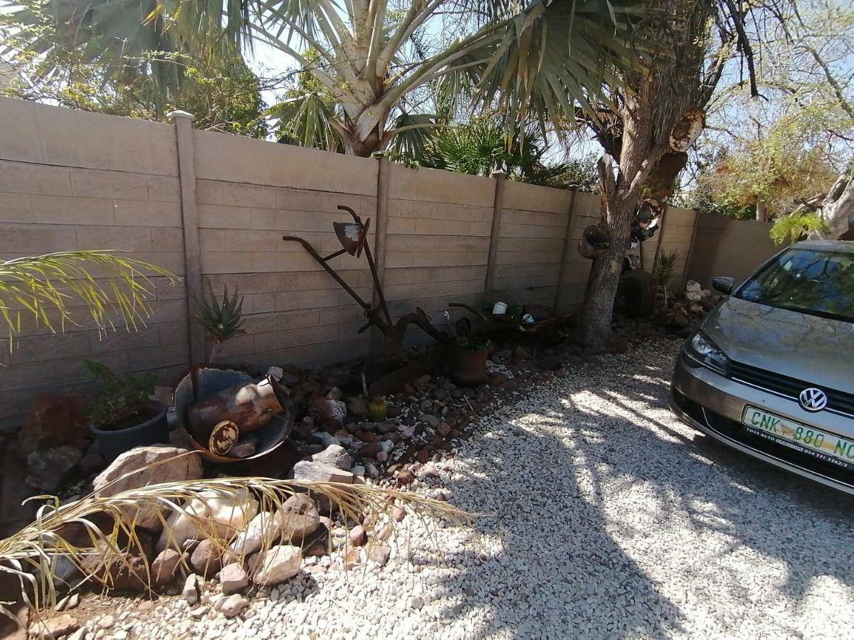 Gemutlich Guesthouse Upington Bagian luar foto